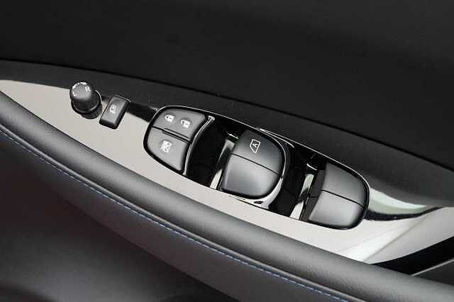 Nissan LEAF 40KW Tekna Auto with BOSE Audio and Pro Pilot Technology