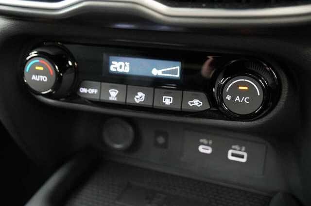 Nissan Juke 1.0 DIG-T 114 N-Connecta DCT Auto with Sat Nav and Rear View Camera