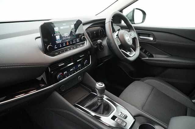Nissan Qashqai 1.3 DIG-T MH 140 Premiere Edition with Glass Roof + Drive Assist Technology