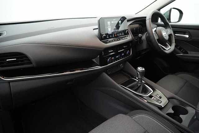 Nissan Qashqai 1.3 DIG-T MH 140 Premiere Edition with Glass Roof + Drive Assist Technology