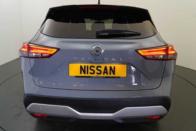 Nissan Qashqai 1.3 DIG-T MH 140 Premiere Edition with Glass Roof + Drive Assist Technology