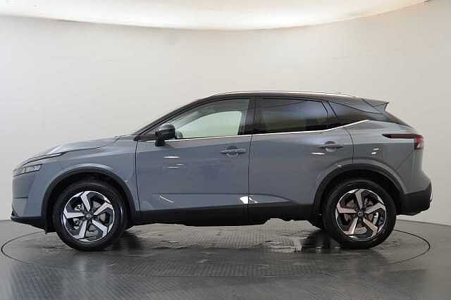 Nissan Qashqai 1.3 DIG-T MH 140 Premiere Edition with Glass Roof + Drive Assist Technology