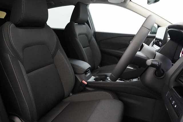 Nissan Qashqai 1.3 DIG-T MH 140 Premiere Edition with Glass Roof + Drive Assist Technology