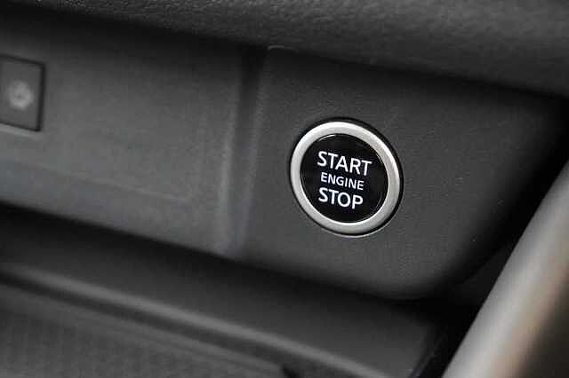 Nissan Qashqai 1.3 DIG-T MH 140 Premiere Edition with Glass Roof + Drive Assist Technology