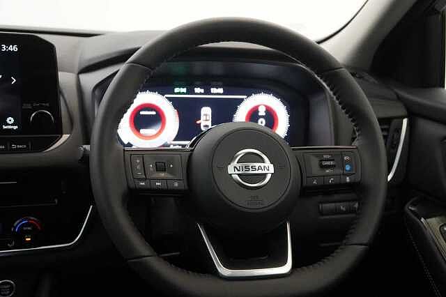 Nissan Qashqai 1.3 DIG-T MH 140 Premiere Edition with Glass Roof + Drive Assist Technology