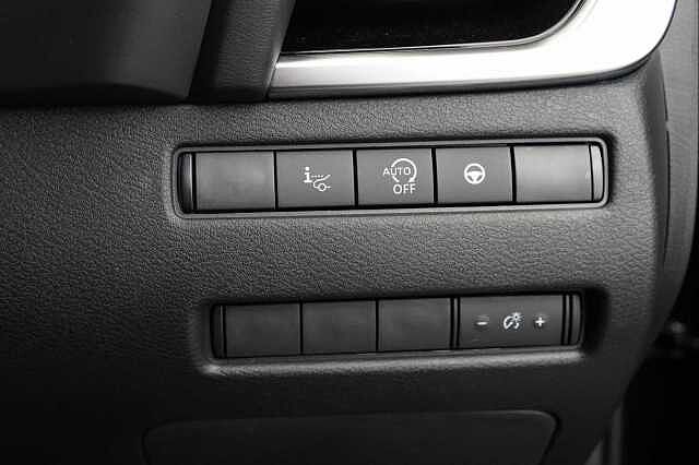 Nissan Qashqai 1.3 DIG-T MH 140 Premiere Edition with Glass Roof + Drive Assist Technology