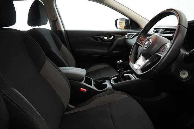 Nissan Qashqai 1.3 DIG-T 160 Acenta Premium with Sat Nav and Rear View Camera