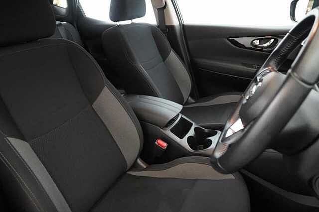 Nissan Qashqai 1.3 DIG-T 160 Acenta Premium with Sat Nav and Rear View Camera