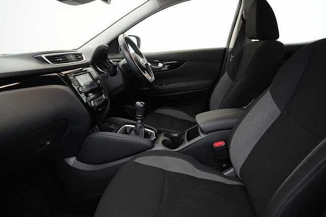 Nissan Qashqai 1.3 DIG-T 160 Acenta Premium with Sat Nav and Rear View Camera