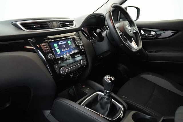 Nissan Qashqai 1.3 DIG-T 160 Acenta Premium with Sat Nav and Rear View Camera