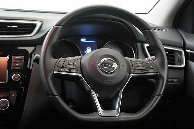 Nissan Qashqai 1.3 DIG-T 160 Acenta Premium with Sat Nav and Rear View Camera
