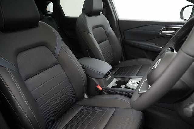 Nissan Qashqai 1.5 190 e-Power Tekna Auto with Sat Nav + 360 View Cameras and Glass Roof