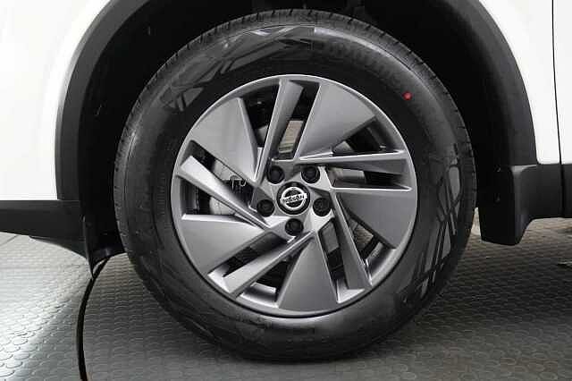 Nissan Qashqai 1.3 DIG-T MH 158 Acenta Premium with Rear Camera and Intelligent Cruise