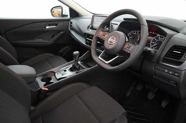 Nissan Qashqai 1.3 DIG-T MH 158 Acenta Premium with Rear Camera and Intelligent Cruise