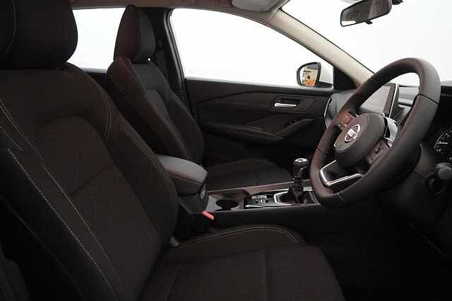 Nissan Qashqai 1.3 DIG-T MH 158 Acenta Premium with Rear Camera and Intelligent Cruise