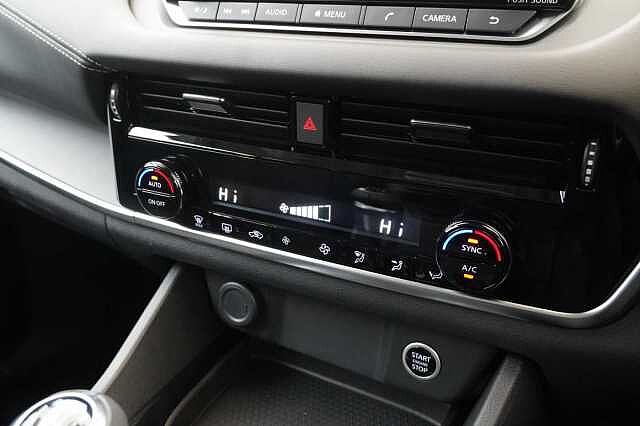 Nissan Qashqai 1.3 DIG-T MH 158 Acenta Premium with Rear Camera and Intelligent Cruise