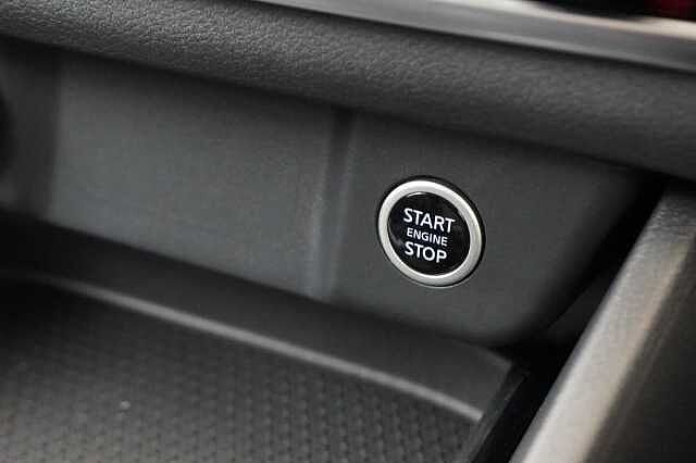 Nissan Qashqai 1.3 DIG-T MH 158 Acenta Premium with Rear Camera and Intelligent Cruise