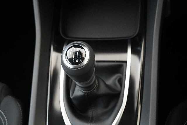 Nissan Qashqai 1.3 DIG-T MH 158 Acenta Premium with Rear Camera and Intelligent Cruise