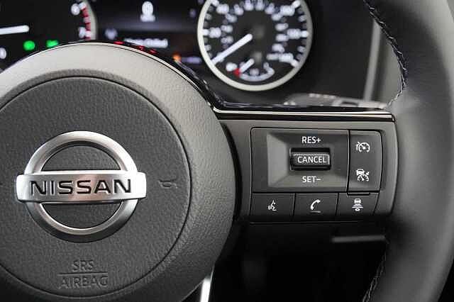 Nissan Qashqai 1.3 DIG-T MH 158 Acenta Premium with Rear Camera and Intelligent Cruise