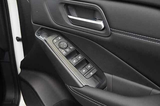 Nissan Qashqai 1.3 DIG-T MH 158 Acenta Premium with Rear Camera and Intelligent Cruise