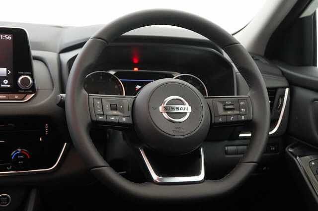 Nissan Qashqai 1.3 DIG-T MH 158 Acenta Premium with Rear Camera and Intelligent Cruise