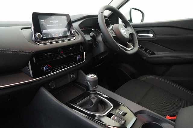 Nissan Qashqai 1.3 DIG-T MH 158 Acenta Premium with Rear Camera and Intelligent Cruise