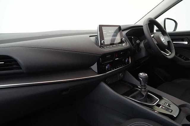 Nissan Qashqai 1.3 DIG-T MH 158 Acenta Premium with Rear Camera and Intelligent Cruise