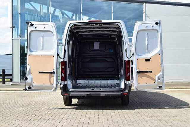 Nissan Interstar 2.0 dCi 150 Acenta L3 H2 3.5T Panel Van