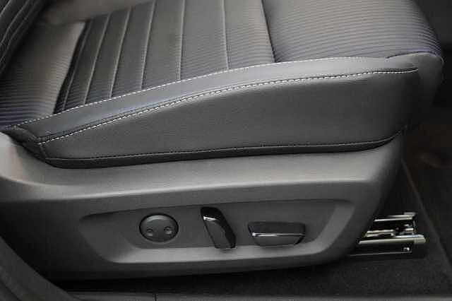 Nissan Qashqai 1.3 DIG-T MH 158 4WD Tekna X-Tronic Auto with Glass Roof and Pro Pilot