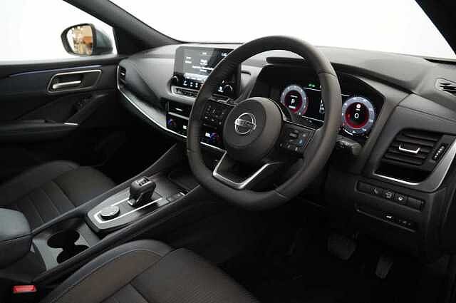 Nissan Qashqai 1.3 DIG-T MH 158 4WD Tekna X-Tronic Auto with Glass Roof and Pro Pilot