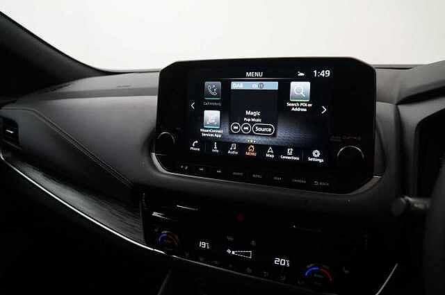 Nissan Qashqai 1.3 DIG-T MH 158 4WD Tekna X-Tronic Auto with Glass Roof and Pro Pilot