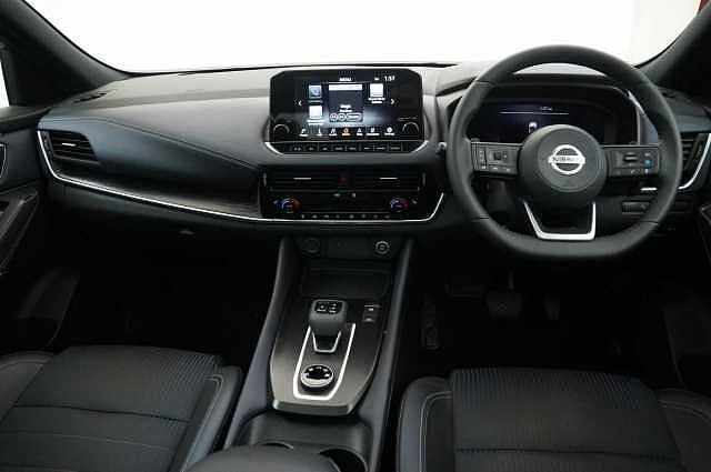 Nissan Qashqai 1.3 DIG-T MH 158 4WD Tekna X-Tronic Auto with Glass Roof and Pro Pilot