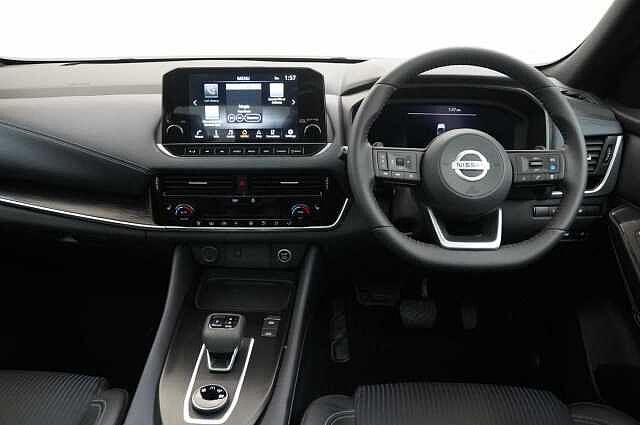 Nissan Qashqai 1.3 DIG-T MH 158 4WD Tekna X-Tronic Auto with Glass Roof and Pro Pilot