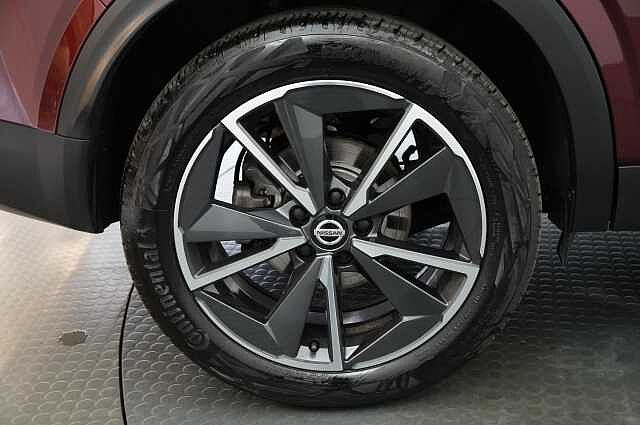 Nissan Qashqai 1.3 DIG-T MH 158 4WD Tekna X-Tronic Auto with Glass Roof and Pro Pilot