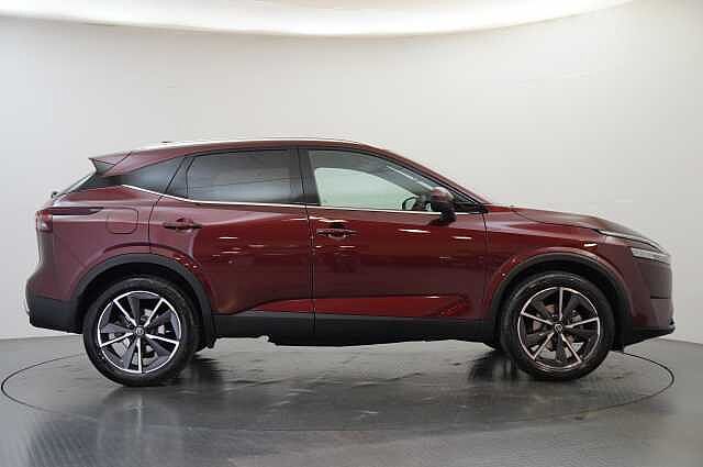 Nissan Qashqai 1.3 DIG-T MH 158 4WD Tekna X-Tronic Auto with Glass Roof and Pro Pilot