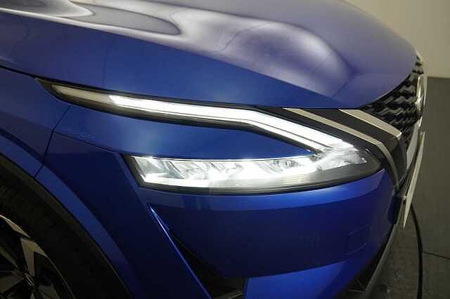 Nissan Qashqai 1.3 DIG-T MH 140 N-Connecta with Sat Nav + 360 Cameras and Glass Roof Pack