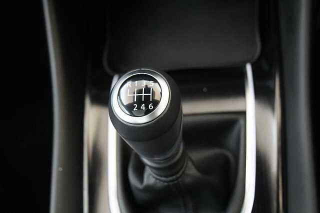 Nissan Qashqai 1.3 DIG-T MH 140 N-Connecta with Sat Nav + 360 Cameras and Glass Roof Pack