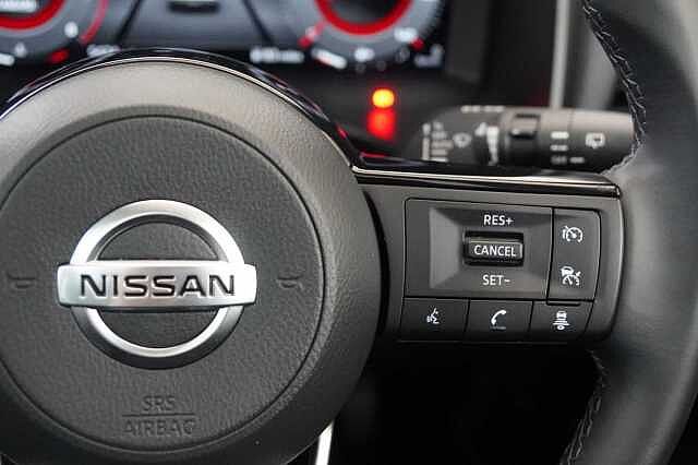 Nissan Qashqai 1.3 DIG-T MH 140 N-Connecta with Sat Nav + 360 Cameras and Glass Roof Pack