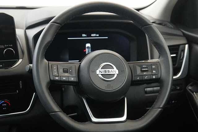 Nissan Qashqai 1.3 DIG-T MH 140 N-Connecta with Sat Nav + 360 Cameras and Glass Roof Pack
