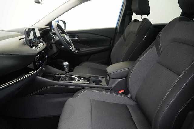 Nissan Qashqai 1.3 DIG-T MH 140 N-Connecta with Sat Nav + 360 Cameras and Glass Roof Pack