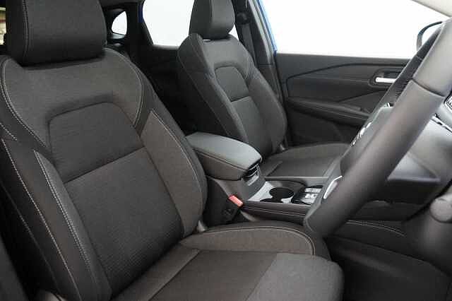 Nissan Qashqai 1.3 DIG-T MH 140 N-Connecta with Sat Nav + 360 Cameras and Glass Roof Pack