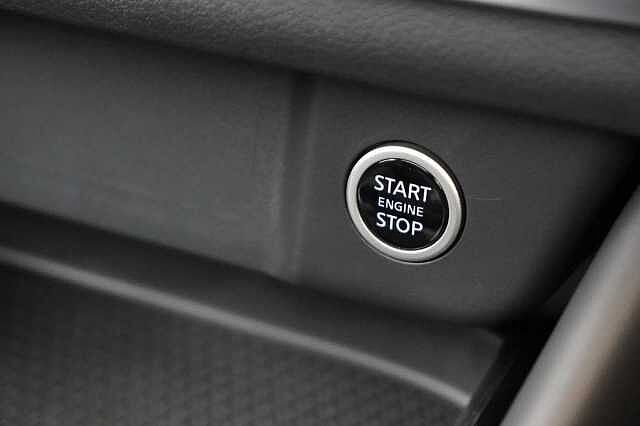 Nissan Qashqai 1.3 DIG-T MH 140 N-Connecta with Sat Nav + 360 Cameras and Glass Roof Pack