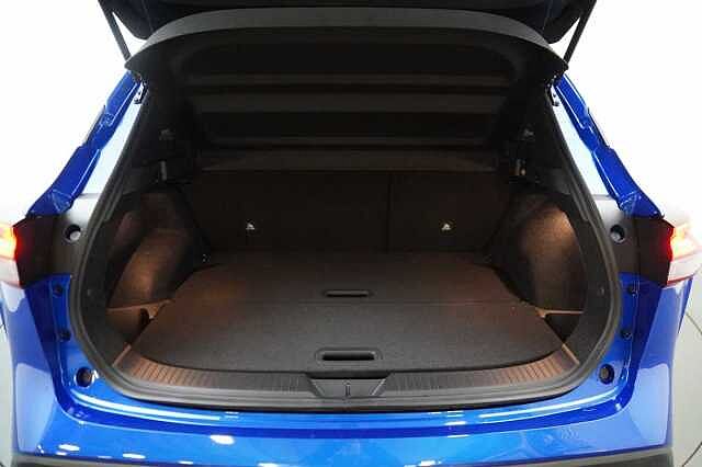Nissan Qashqai 1.3 DIG-T MH 140 N-Connecta with Glass Roof + Sat Nav and 360 View Cameras