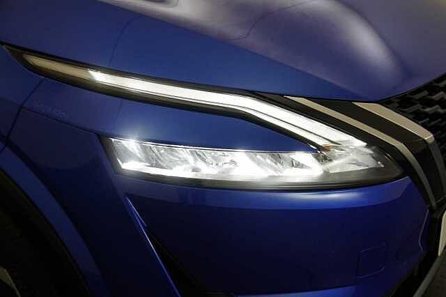 Nissan Qashqai 1.3 DIG-T MH 140 N-Connecta with Glass Roof + Sat Nav and 360 View Cameras