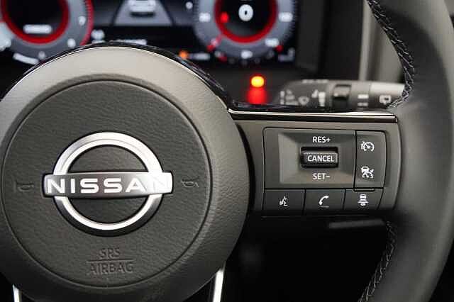 Nissan Qashqai 1.3 DIG-T MH 140 N-Connecta with Glass Roof + Sat Nav and 360 View Cameras