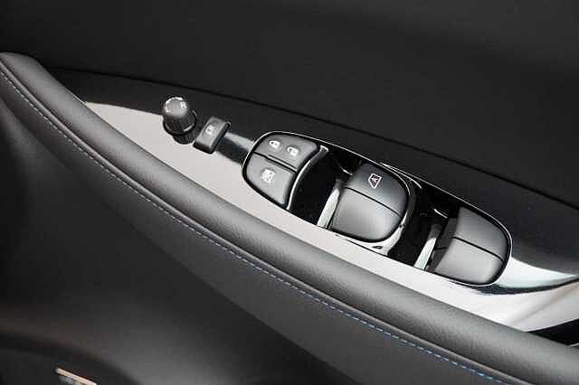 Nissan LEAF 39KW Tekna Auto with BOSE Audio and Pro Pilot Technology