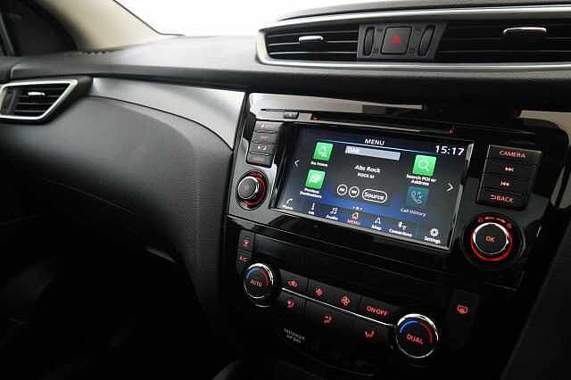 Nissan Qashqai 1.3 DIG-T 140 N-Motion Limited Edition with Glass Roof and LED Headlights