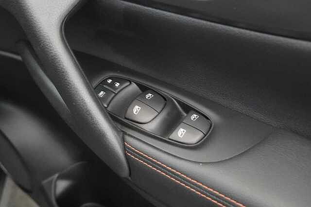 Nissan Qashqai 1.3 DIG-T 140 N-Motion Limited Edition with Glass Roof and LED Headlights