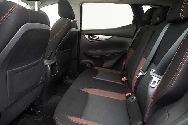 Nissan Qashqai 1.3 DIG-T 140 N-Motion Limited Edition with Glass Roof and LED Headlights
