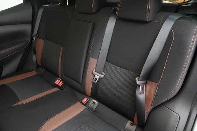 Nissan Qashqai 1.3 DIG-T 140 N-Motion Limited Edition with Glass Roof and LED Headlights